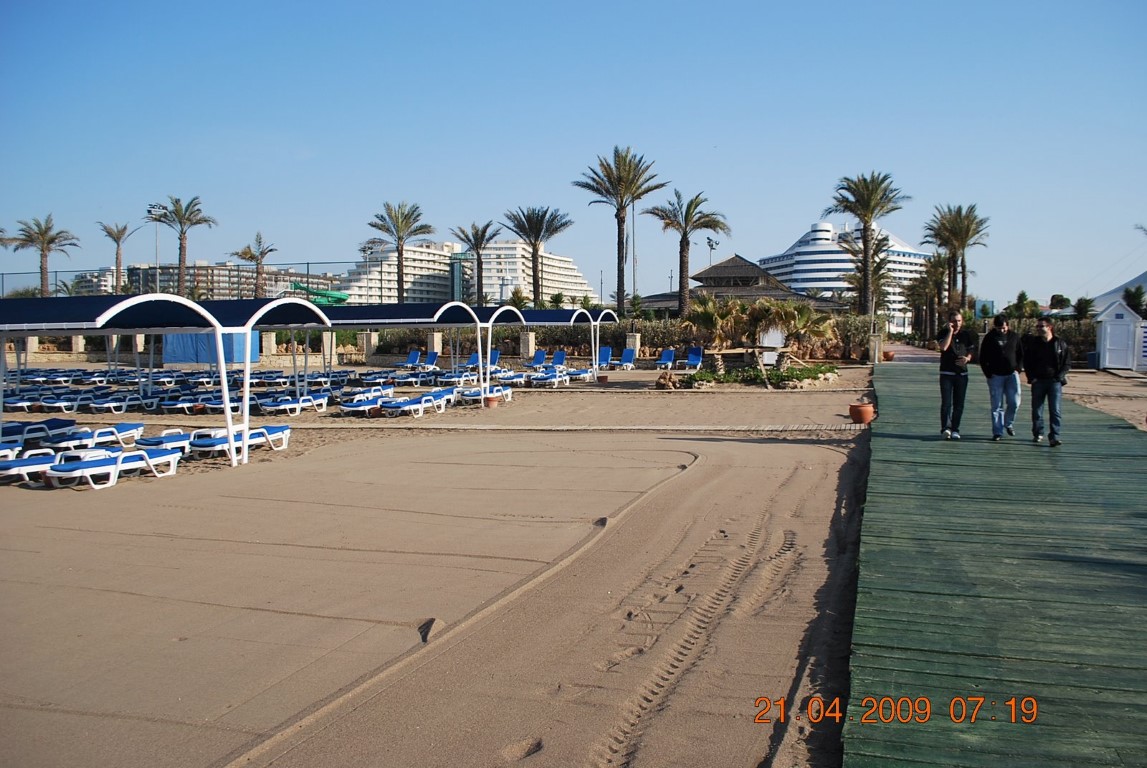 imagini hotel TITANIC LARA